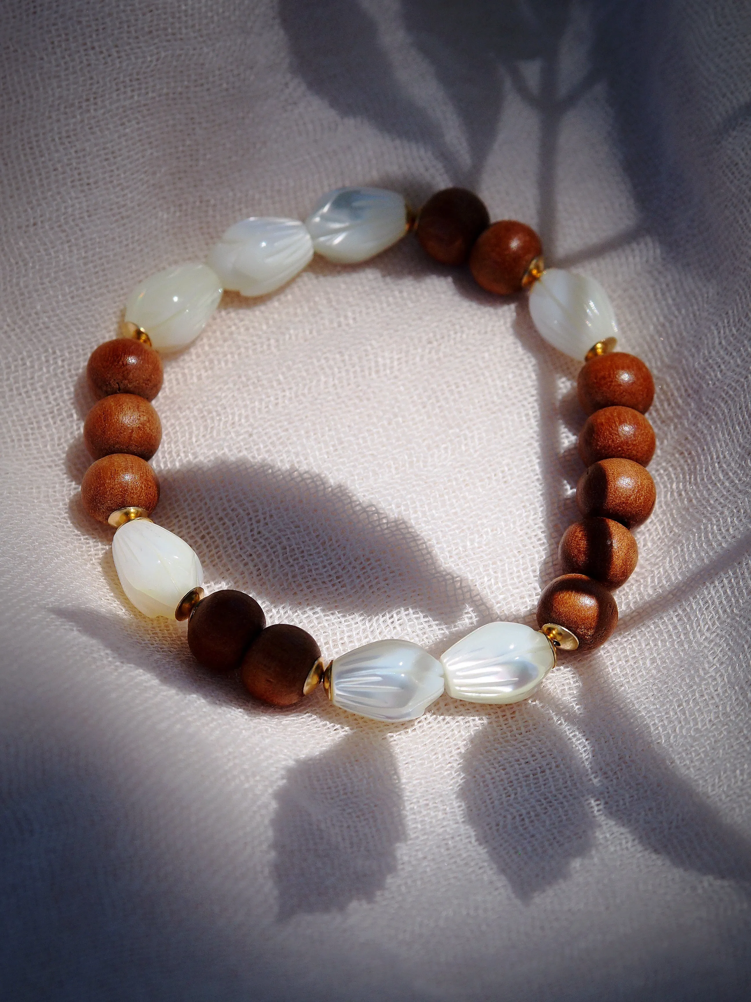 Stretchy Pikake Sandalwood Bracelet - Ho'olana