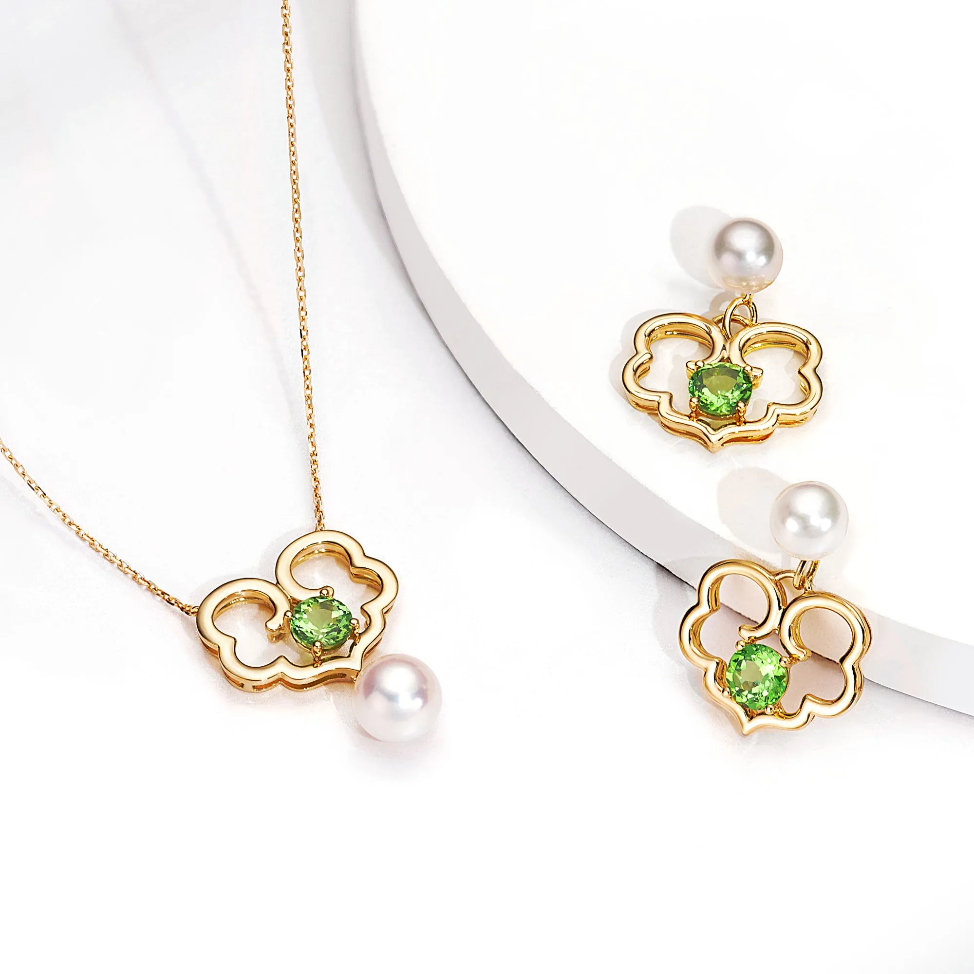 The Timeless Blessings Necklace 18kt Yellow Gold with Tsavorite